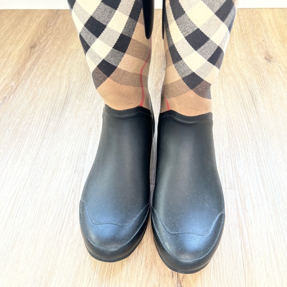 Burberry Clemence Rain Boots - Picture 11 of 11